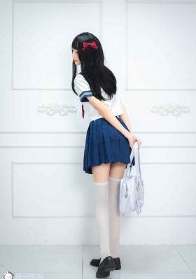裸体女人与公牛的性行为_BD英语在线播放观看